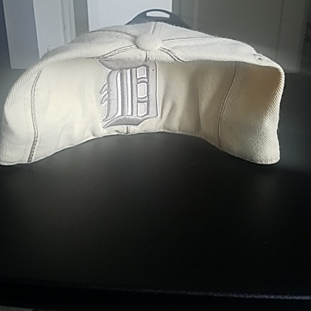 Hat - Picture 2 of 3